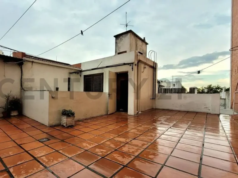 Gabriela mistral 2500, Piso 1