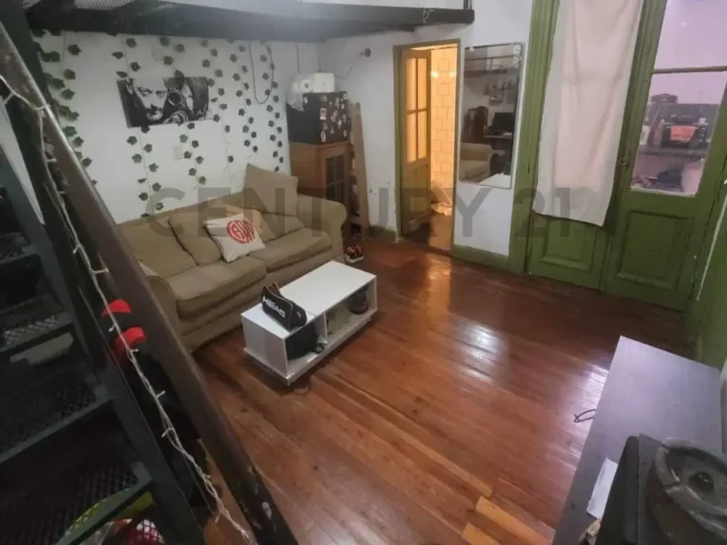 San Juan 3900, Piso 0